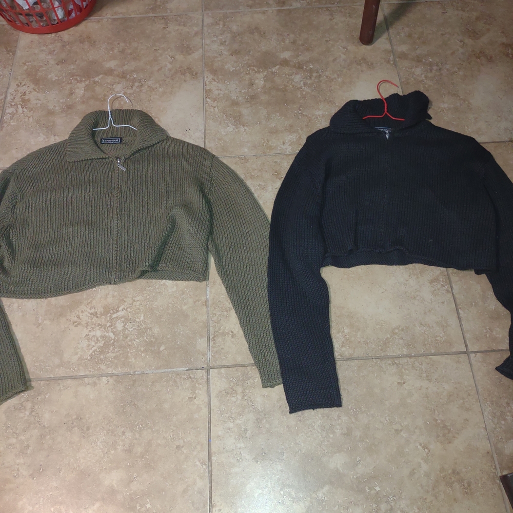 Takeout Black & Olive green Cropped Sweaters